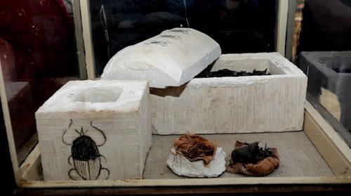 Momias de escarabajos encontradas en la necrópolis de Saqqara (Egipto)