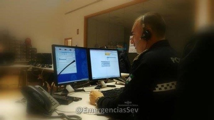 Policía Local ejerciendo labores de investigación