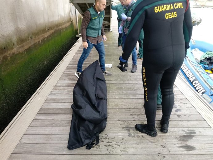 Cadáver de un inmigrantes recuperado en Los Caños de Meca