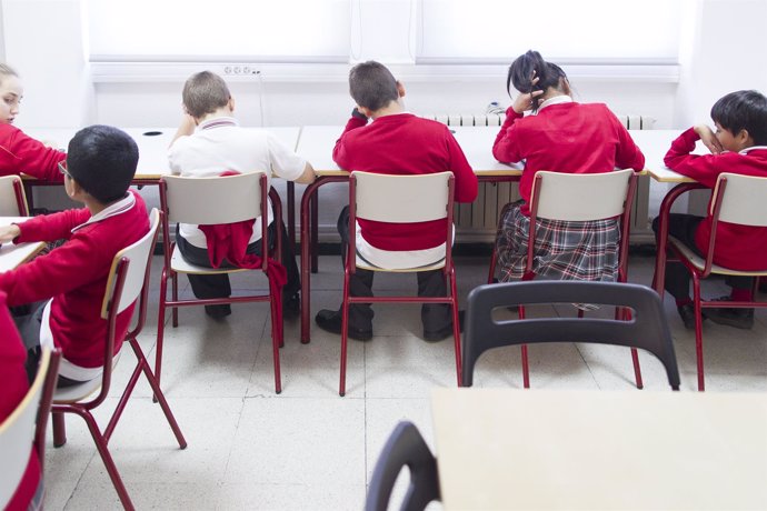 Colegio, escuela, aula, primaria, clase, niño, niña, niños, estudiando, estudiar