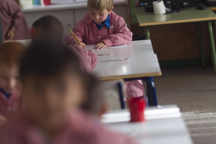 Colegio, aula, primaria, infantil, clase, niño, niña, niños, estudiando