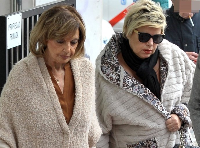 TERELU Y TERESA CAMPOS ACUDEN AL HOSPITAL