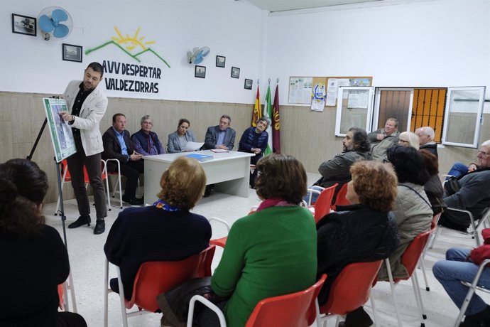 Reunión entre el Ayuntamiento y la Asociación de El Despertar de Valdezorras