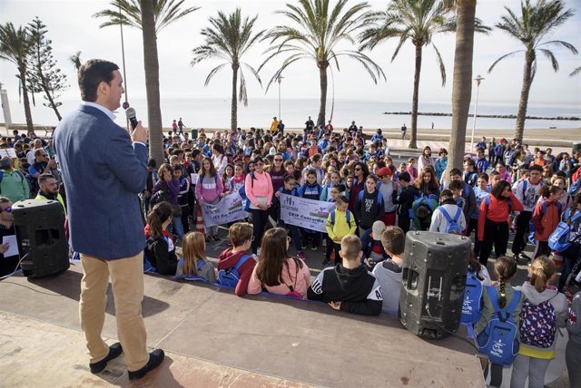 Javier A. García, durante la recepción a los 800 escolares participantes.