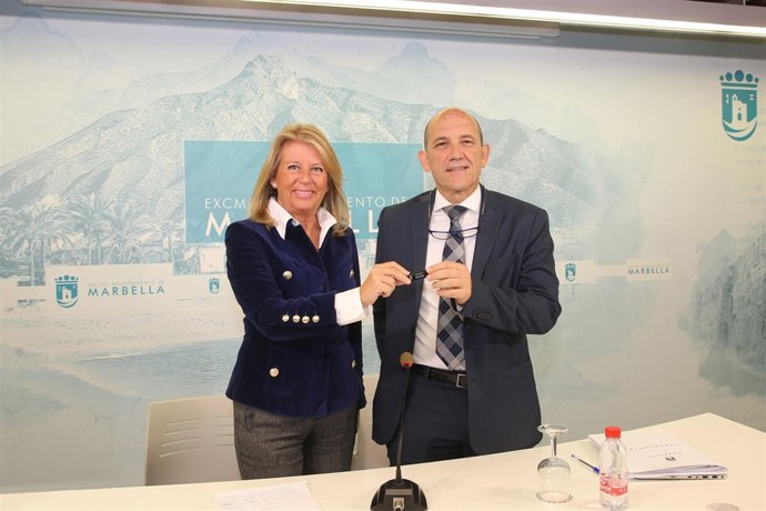 Ángeles Muñoz Y Manuel Osorio Presentan Presupuestos De Marbella