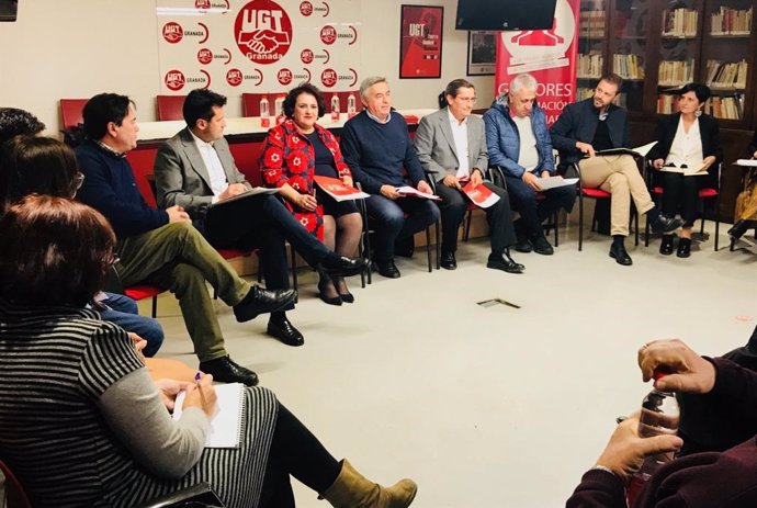 Reunión de PSOE y sindicatos