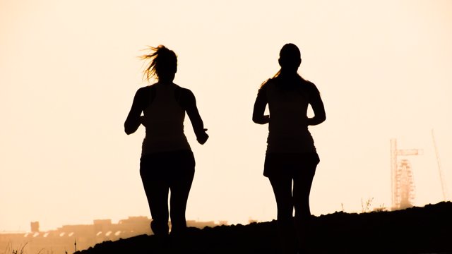 Mujeres corriendo