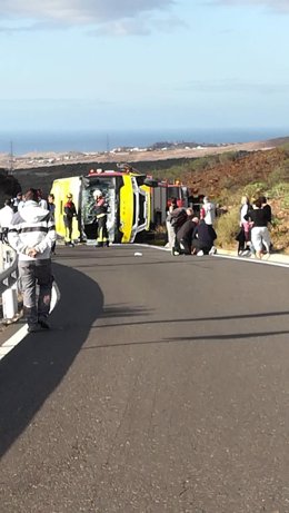 Minibus volcado en la Carretera de Fataga