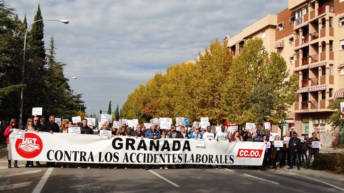 Concentración sindicatos tras el último accidente mortal en Guadix