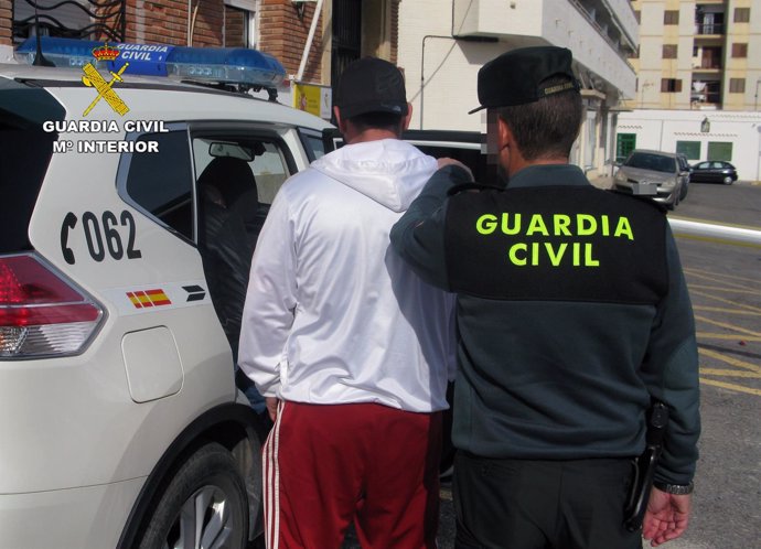 Guardia Civil detiene in fraganti a dos hermanos mientras robaban en viviendas