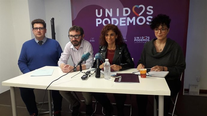 De izquierda a derechoa, Iván Gutiérrez, David González, Rosana Alonso y Belén M