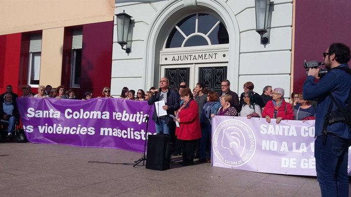 Concentración contra la violencia machista en Santa Coloma de Gramenet