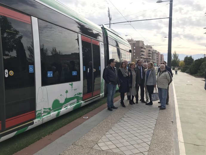 Visita del grupo municipal del PP al metro en el Zaidín