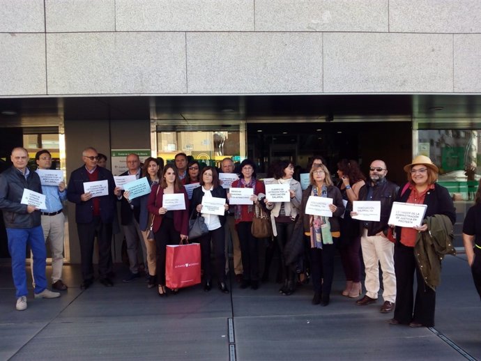 Concentración de los letrados en la Ciudad de la Justicia de Almería