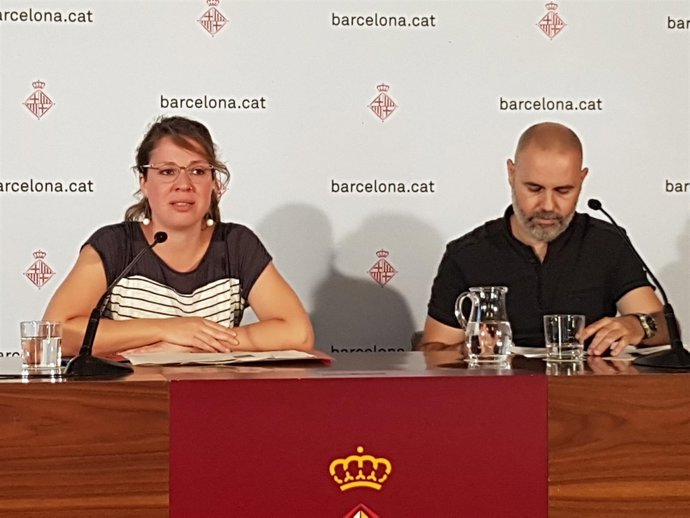 La teniente de alcalde de Barcelona Janet Sanz y el concejal Eloi Badia
