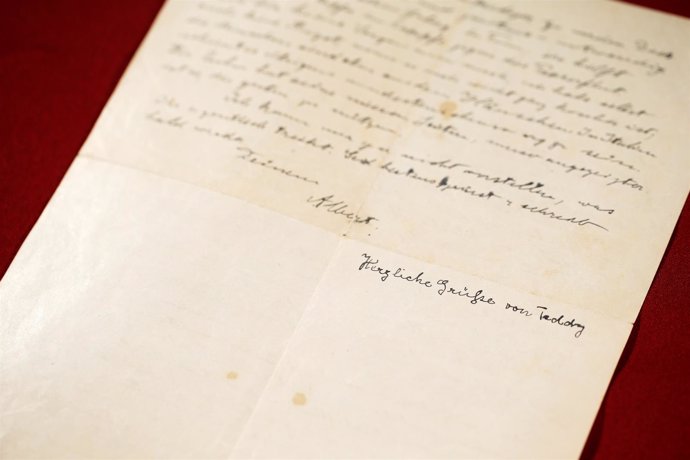 Una carta de Albert Einstein vendida en subasta en Jerusalén