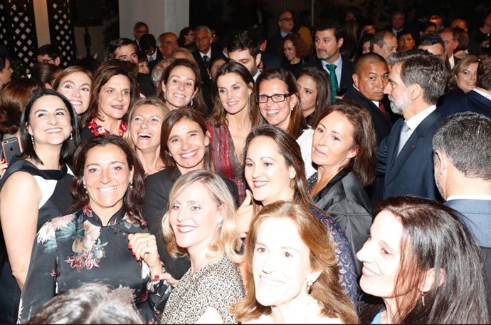 La Reina Letizia En Perú Con Vestido De Intropia Boho