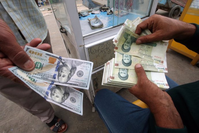 Riales iraníes, dólares estadounidenses y dinares iraquíes