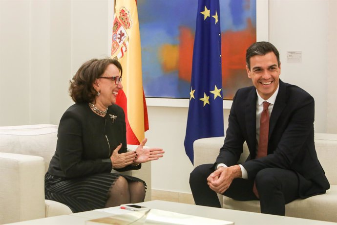Pedro Sánchez recibe a la secretaria general de la Secretaría General Iberoameri