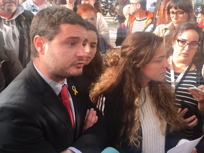 El abogado de Alerta Solidària Xavier Monge y la portavoz de Arran, Núria Martí