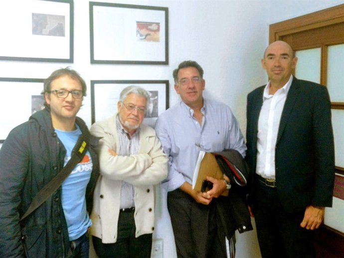 Eduardo Zorrilla con vecinos de centro histórico