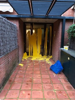 Atac amb pintura a la casa de Pablo Llarena