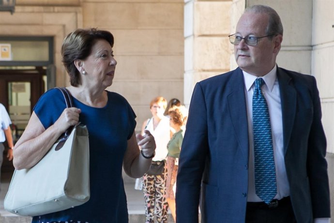 Magdalena Álvarez acude a la sesión del juicio sobre el denominado procedimiento