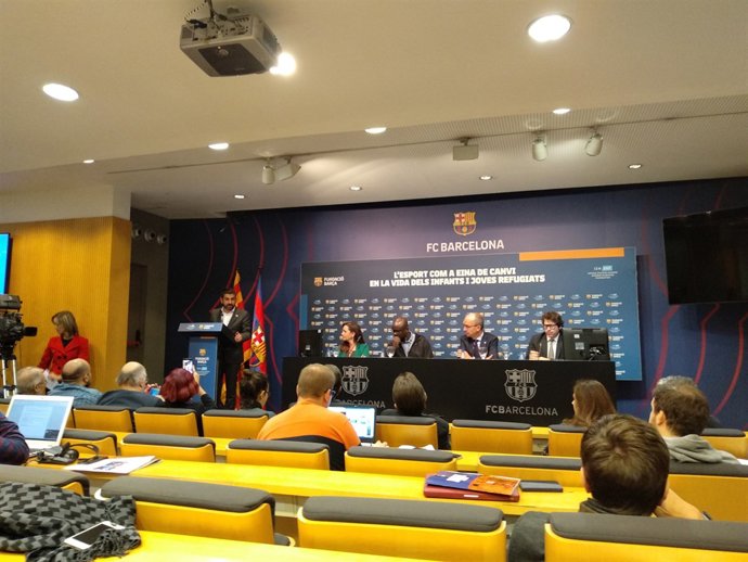 Roda de premsa amb el conseller Chakir el Homrani i representants del Barça