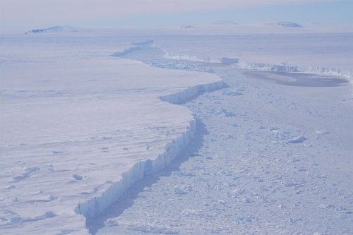 Vista aérea de una sección del nuevo iceberg B-46