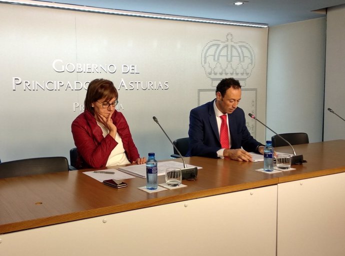 Los consejeros Pilar Varela y Guillermo Martínez en rueda de prensa