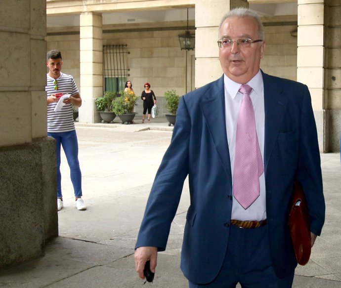 El exconsejero de Empleo Antonio Fernández acude al juicio de los ERE