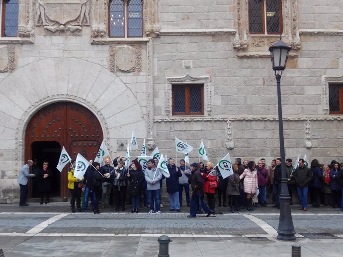Concentración a las puertas de la Audiencia provincial de Zamora. 14-11-18
