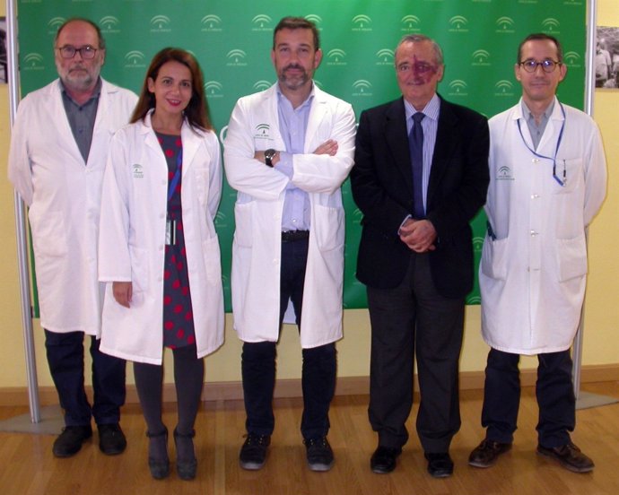 Mariano Barbacid visita el Hospital de Valme