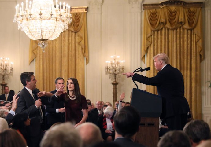 Trump ordena que le quiten el micrófono a Jim Acosta, de CNN