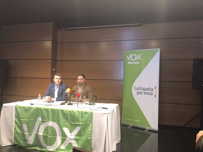 Santiago Abascal (VOX) rueda de prensa Murcia