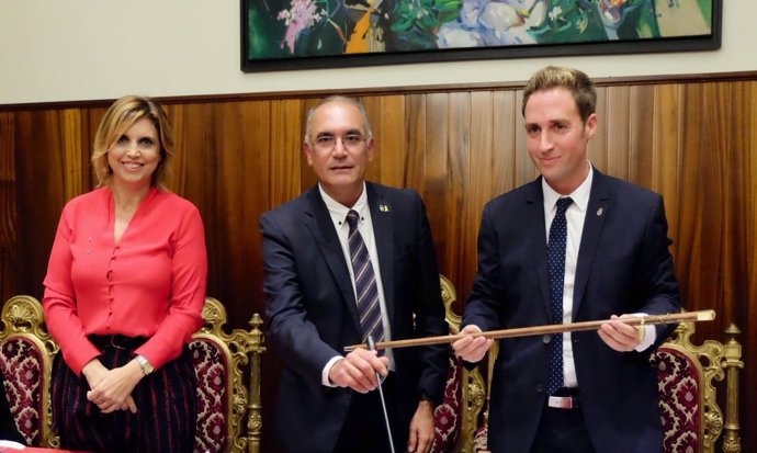 Jordi Masquef, nuevo alcalde de Figueres, con Marta Felip y Francesc Cruanyes