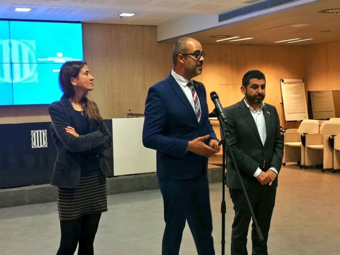 Consellers Chakir El Homraniny Miquel Buch, alcaldesa Núria Parlon