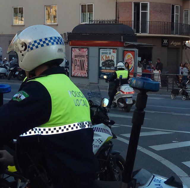 Policía Local de Málaga motocicleta seguridad agente barrio