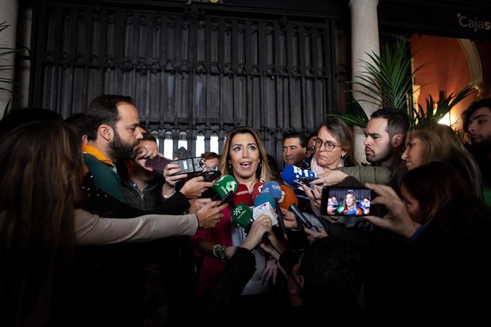 Susana Díaz atiende a los periodistas tras los Desayunos de Europa Press