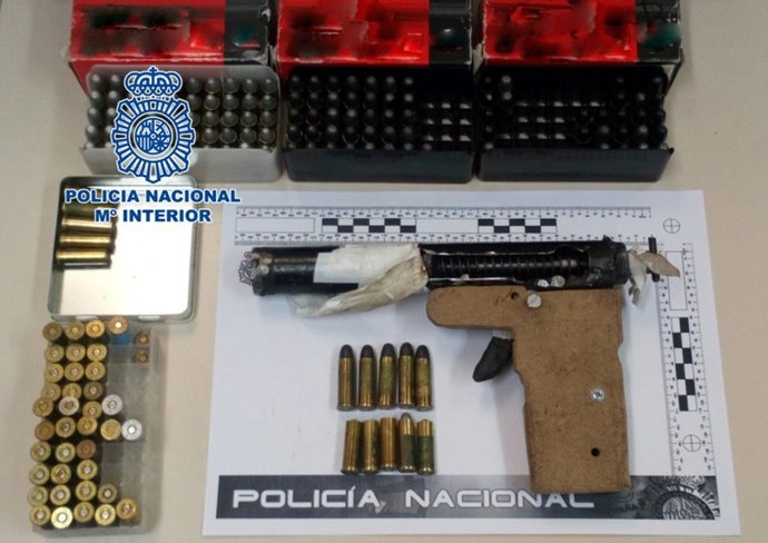 La pistola artesanal y la munición incautada