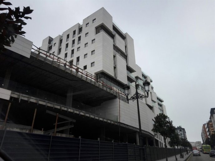 Parcela, El Vasco, antigua estación tren, Oviedo