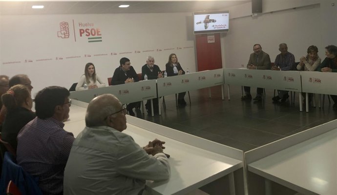 Acto del PSOE con mayores en Huelva.
