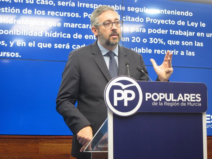 El portvaoz del PP en la Asamblea, Víctor Martínez