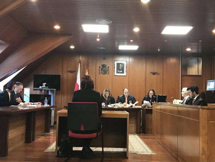 Juicio contra acusada de casi matar a su hija dándole un medicamento