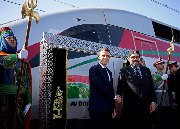 Mohamed VI y Macron en la inauguración de un tren de alta velocidad en Marruecos