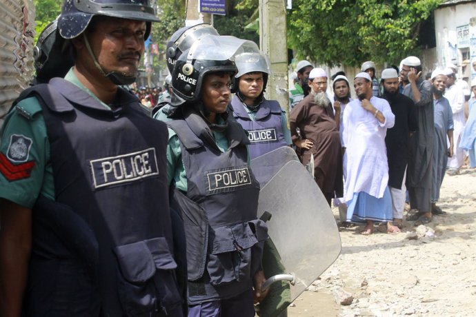 Policía en Bangladesh