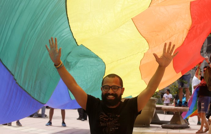 Miembros de la comunidad LGBT frente el Tribunal Supremo de Costa Ric