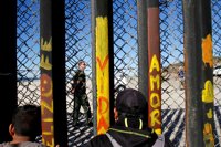 Un comandante norteamericano asegura que el Ejército de EEUU no ve a los migrantes como "enemigos"