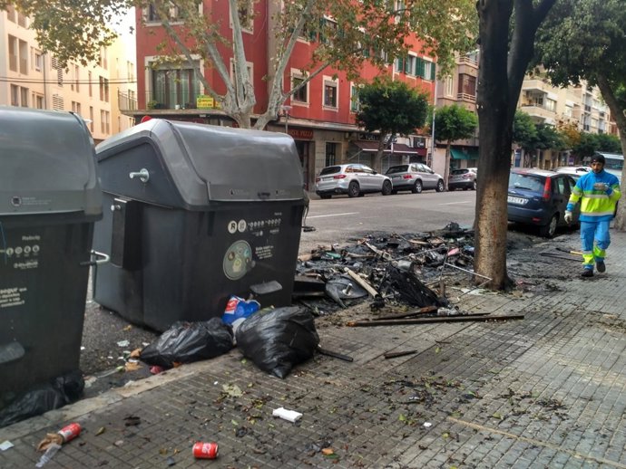 Contenedores quemados en Palma