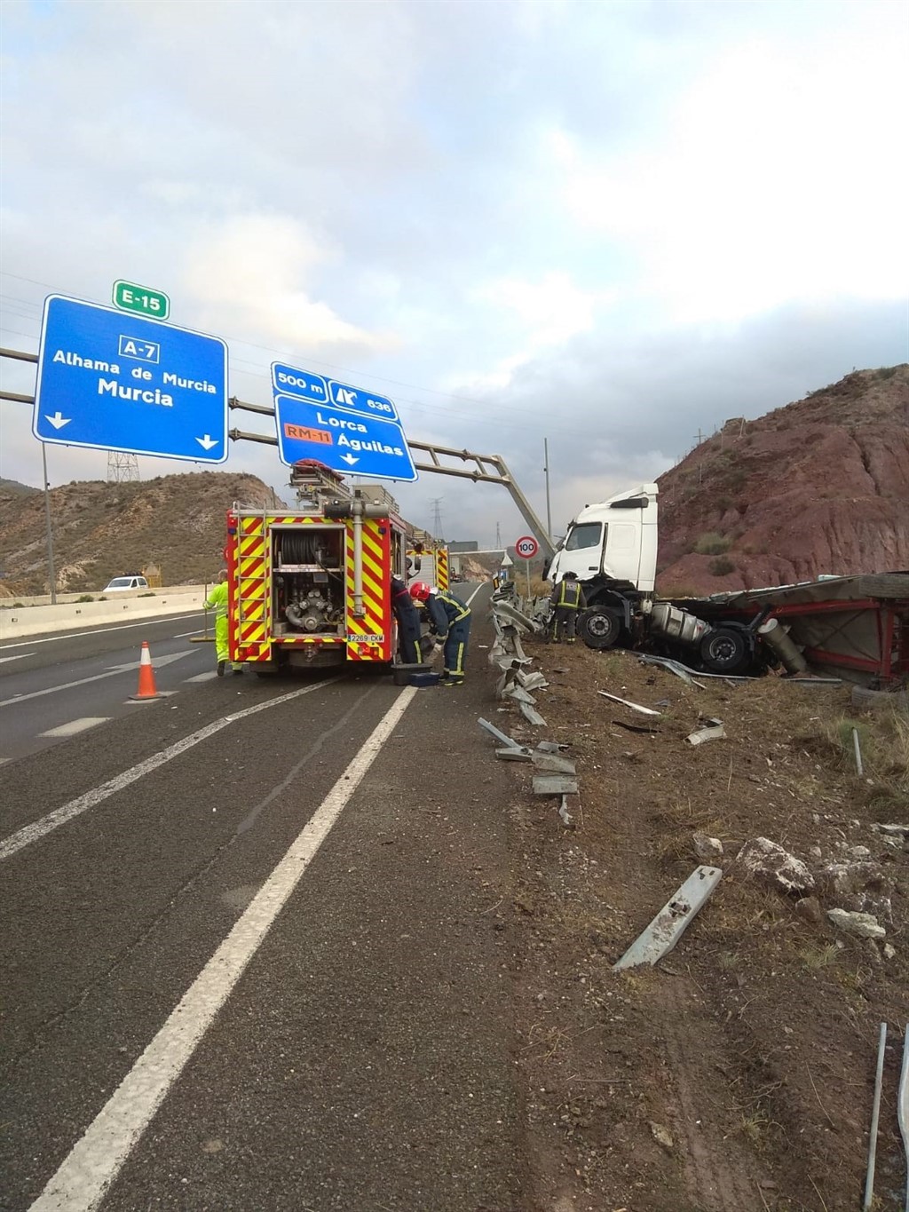 Herido un camionero tras salirse de la vía en la autovía A7, sentido Herido un camionero tras salirse de la vía en la autovía A7, sentido